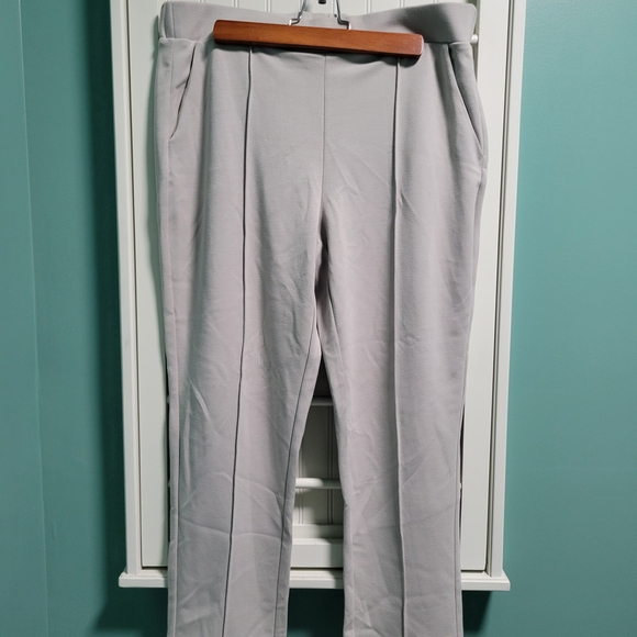 Banana Republic Soft Gray Raton Blend Pants.  Size Medium - Picture 1 of 5